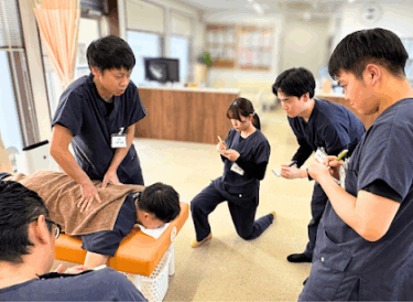 【⚠️朝起きた瞬間の体の痛み、実は寝具より「寝相」が原因だった❗️】 ✨腰痛に強い上田市の整体院「うえだBJ整骨院」が解説⚠️