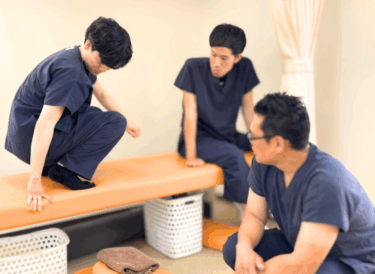 ⚠️デスクワークの腰痛は座り方が9割！正しい姿勢で痛みを予防✨腰痛治療に強い上田市の整体院「うえだBJ整骨院」が解説⚠️