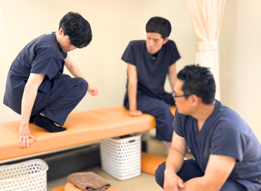 ⚠️デスクワークの腰痛は座り方が9割!正しい姿勢で痛みを予防✨腰痛治療に強い上田市の整体院「うえだBJ整骨院」が解説⚠️