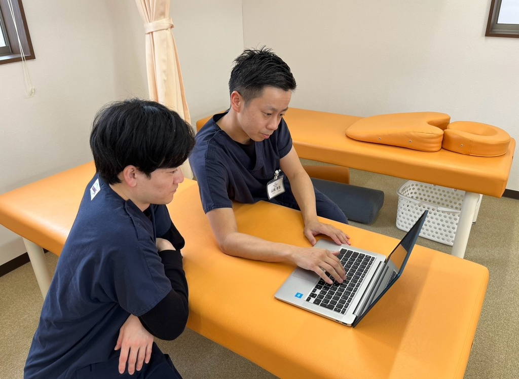 【⚠️腰痛と肩こりが同時に起きる本当の理由とは？】
✨腰痛治療に強い上田市の整体院「うえだBJ整骨院」が解説⚠️