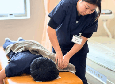 【⚠️毎日の家事で腰が悲鳴をあげていませんか？洗濯・掃除から腰を守る方法✨】 ✨️カラダの疲労回復、肩こり・腰痛・関節の痛みに強い24時間フィットネスジム併設の中野市の整体院「なかのBJ整骨院」がお答えします🤗