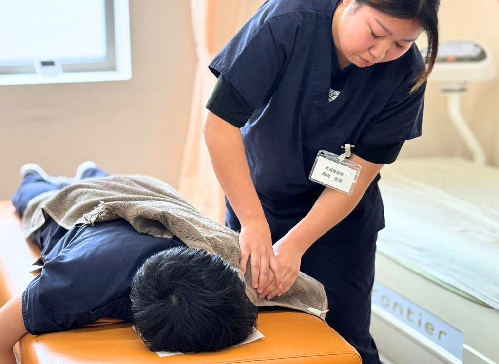 【⚠️毎日の家事で腰が悲鳴をあげていませんか?洗濯・掃除から腰を守る方法✨】
✨️カラダの疲労回復、肩こり・腰痛・関節の痛みに強い24時間フィットネスジム併設の中野市の整体院「なかのBJ整骨院」がお答えします🤗
